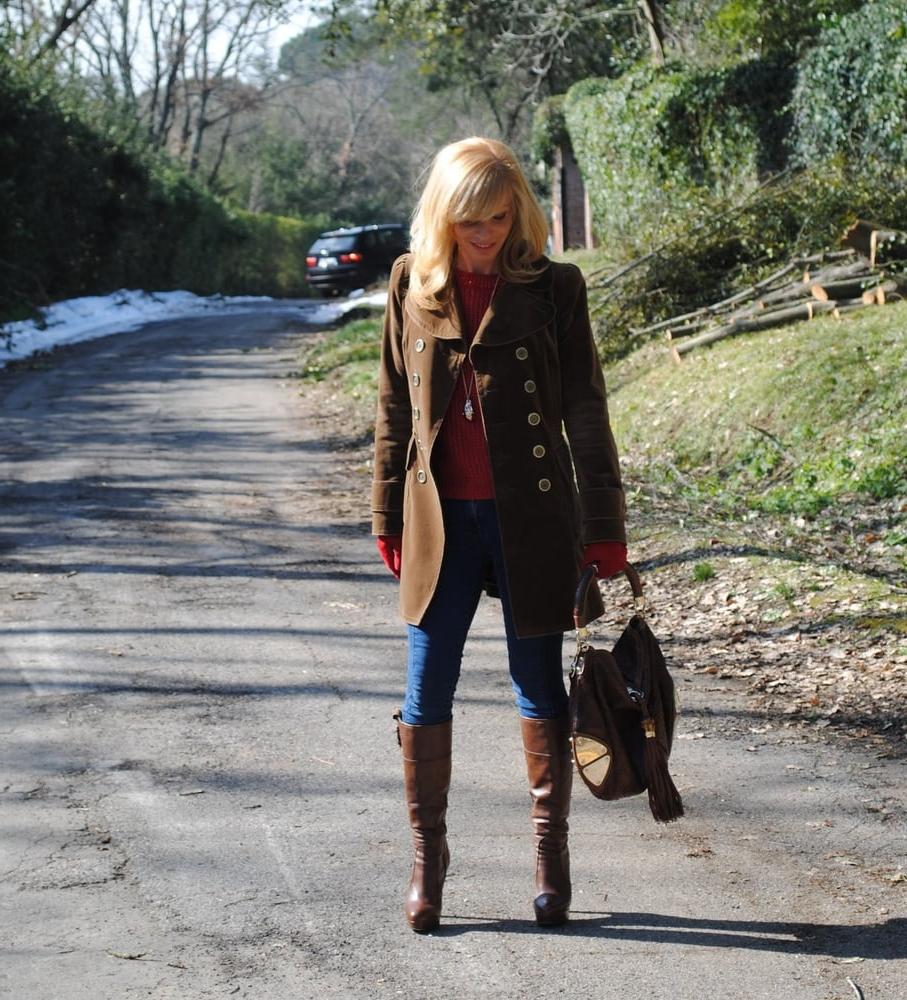 25P Insta Milfs &amp; Gilfs Wearing Boots 4