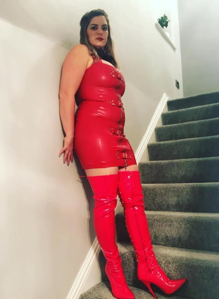 25P Insta Milfs &amp; Gilfs Wearing Boots 4