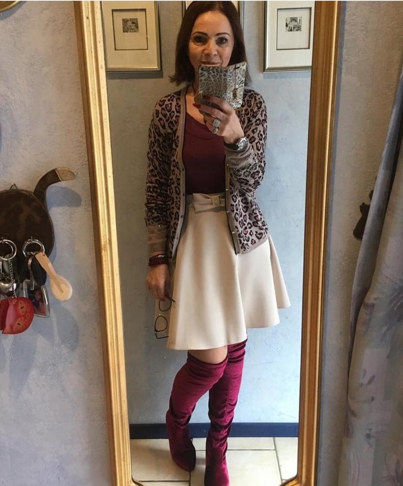 25P Insta Milfs &amp; Gilfs Wearing Boots 4