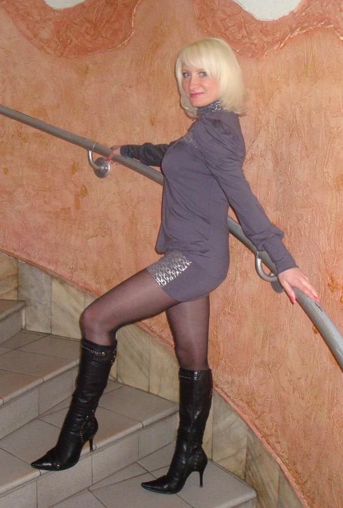 25P Milfs &amp; Gilfs wearing boots no.2