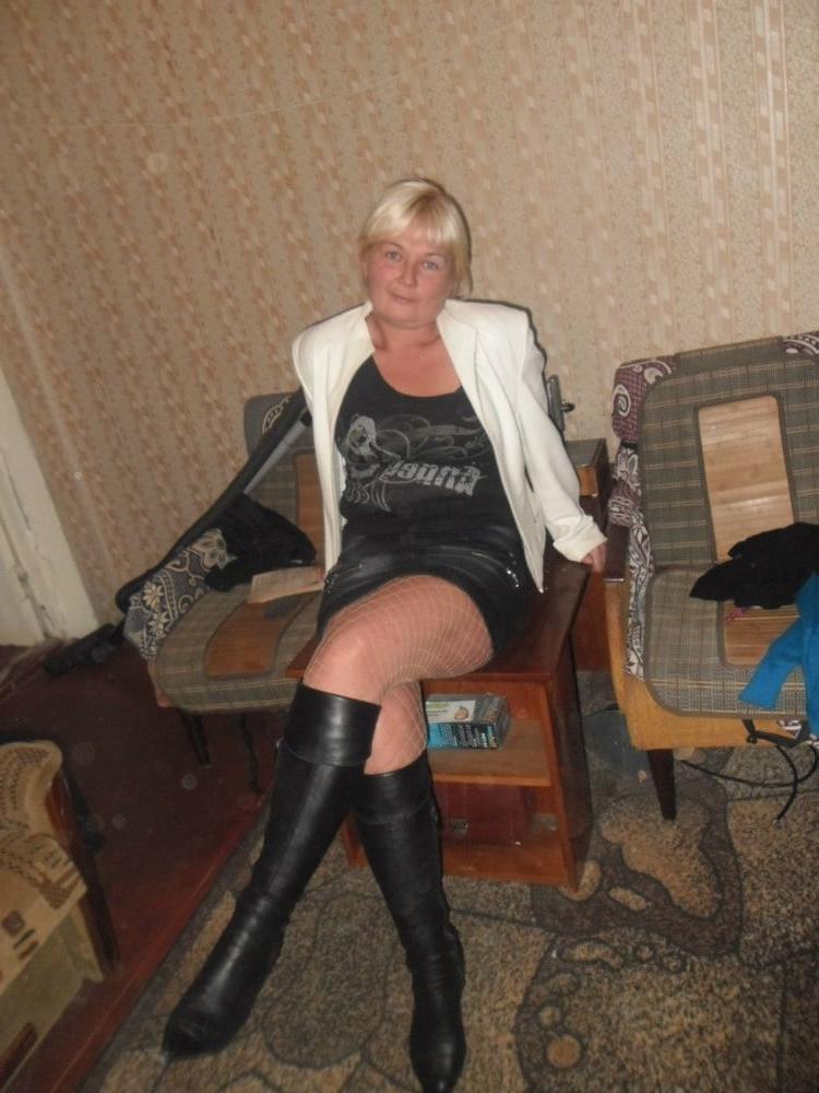 25P Milfs &amp; Gilfs wearing boots no.2