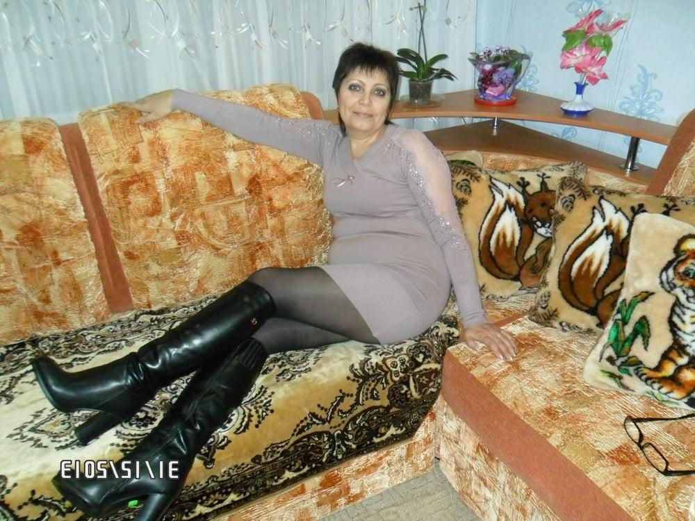 25P Milfs &amp; Gilfs wearing boots no.2