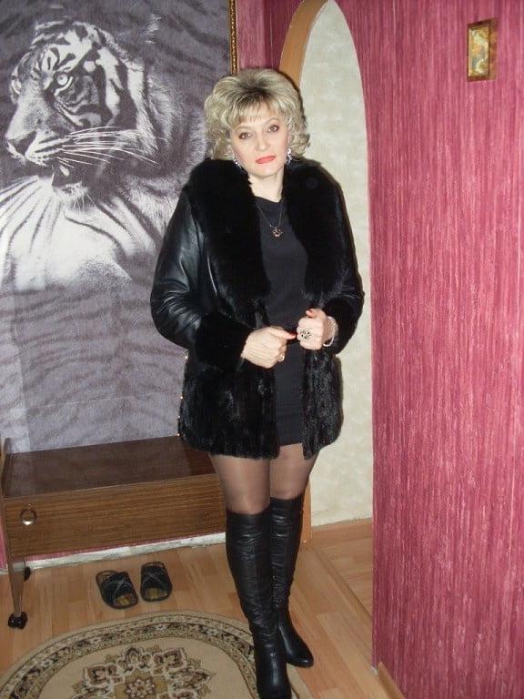 25P Milfs &amp; Gilfs wearing boots no.2