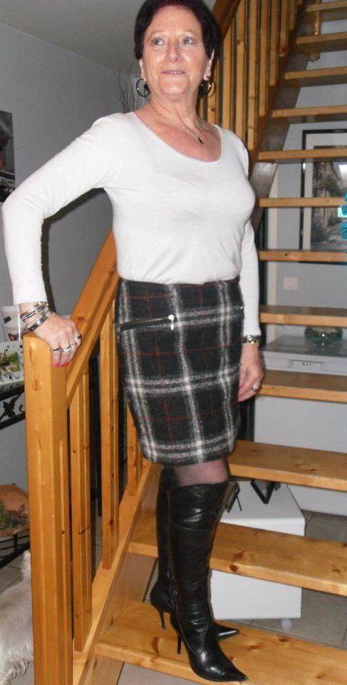 25P Milfs &amp; Gilfs wearing boots no.2