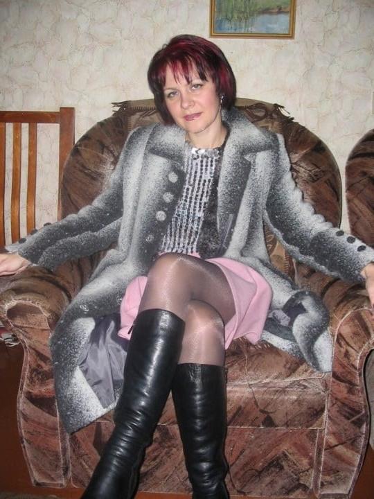 25P Milfs &amp; Gilfs wearing boots no.4