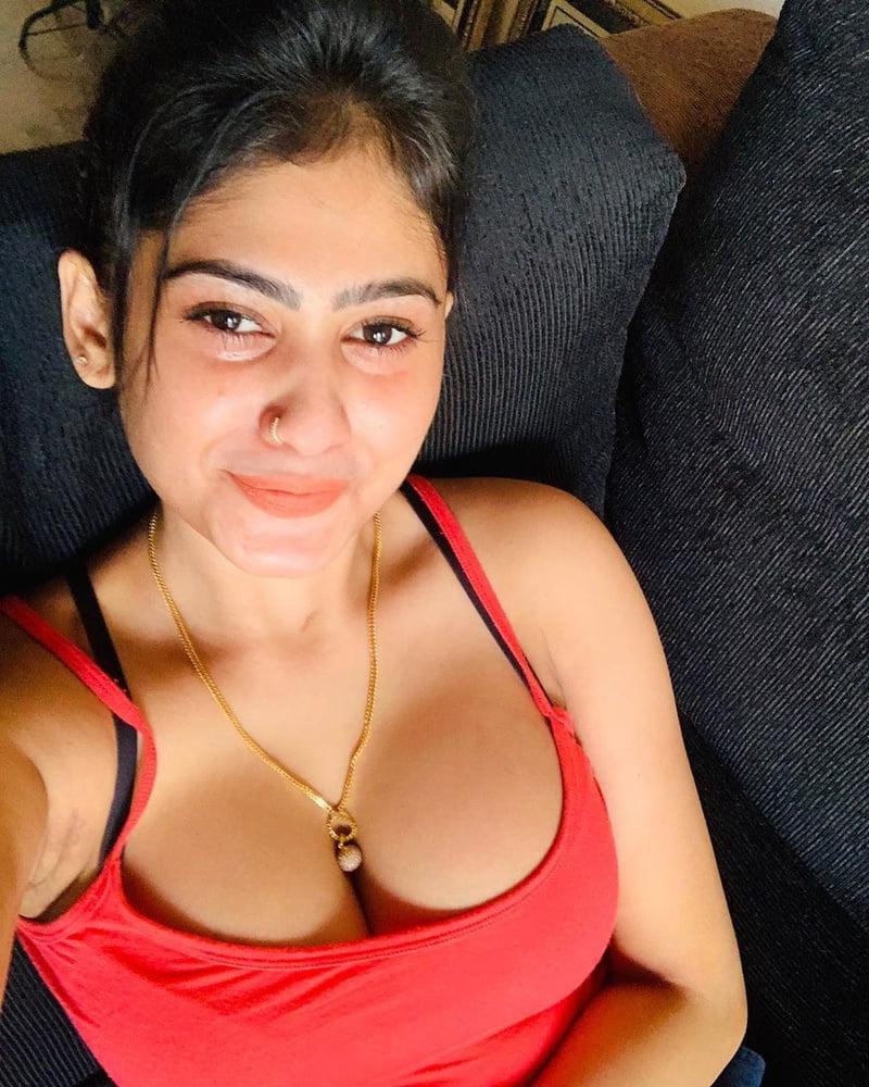 25P Amateur Indian Hot Girl Nude Selfie Part 2