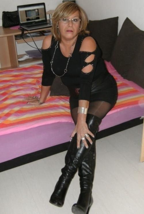25P Milfs &amp; Gilfs wearing boots no.5