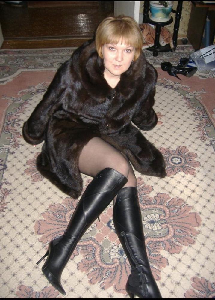 25P Milfs &amp; Gilfs wearing boots no.5