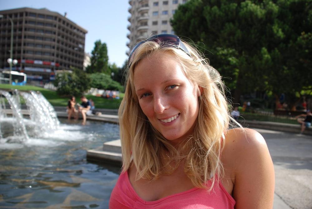 25P Petite amie blonde sexy - 02