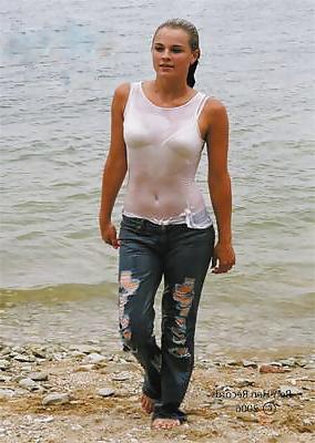 25P Girls from American Idol showing their bodies