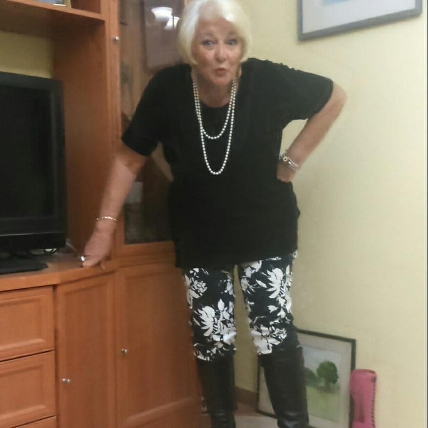 25P Milfs &amp; Gilfs wearing boots no.3