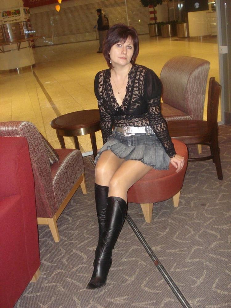 25P Milfs &amp; Gilfs wearing boots no.3
