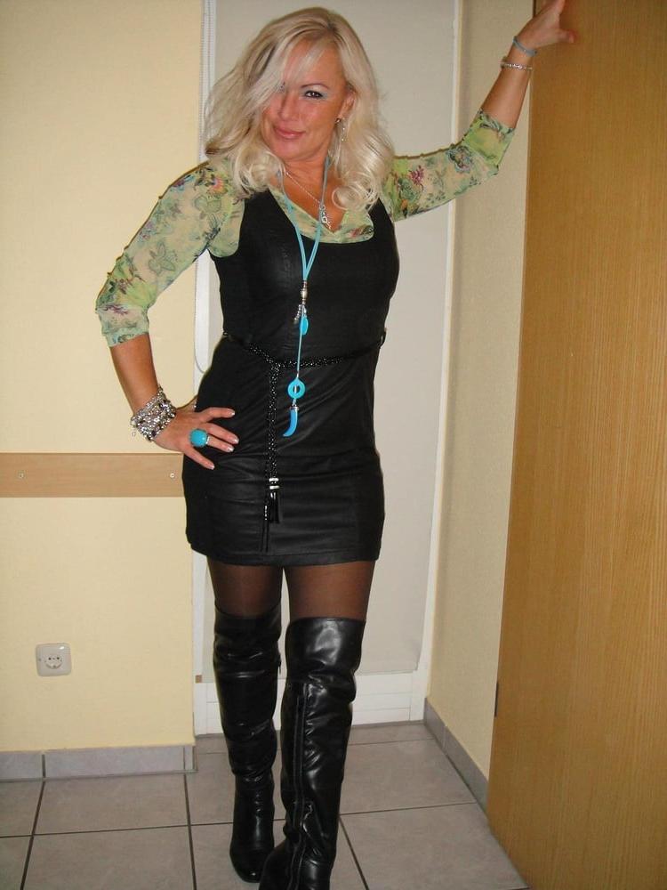 25P Milfs &amp; Gilfs wearing boots no.3