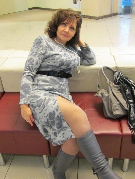 25P Milfs &amp; Gilfs wearing boots no.3