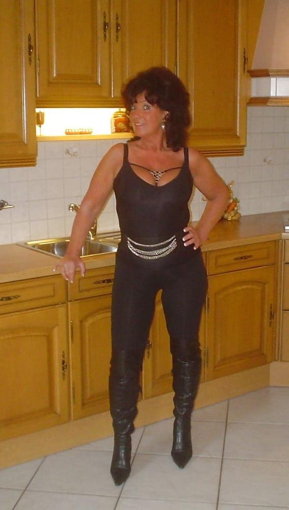 25P Milfs &amp; Gilfs wearing boots no.3
