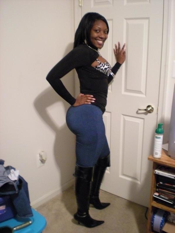 25P Ebony Goddess wearing Boots no.3