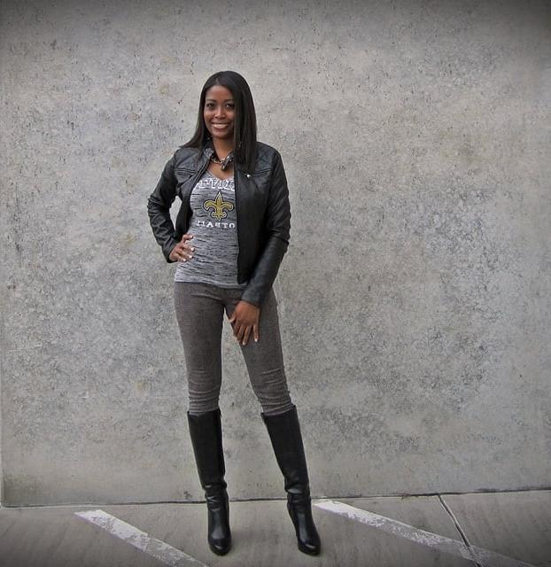 25P Ebony Goddess wearing Boots no.3