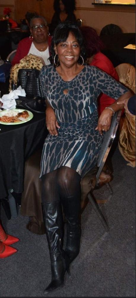 25P Ebony Goddess wearing Boots no.3
