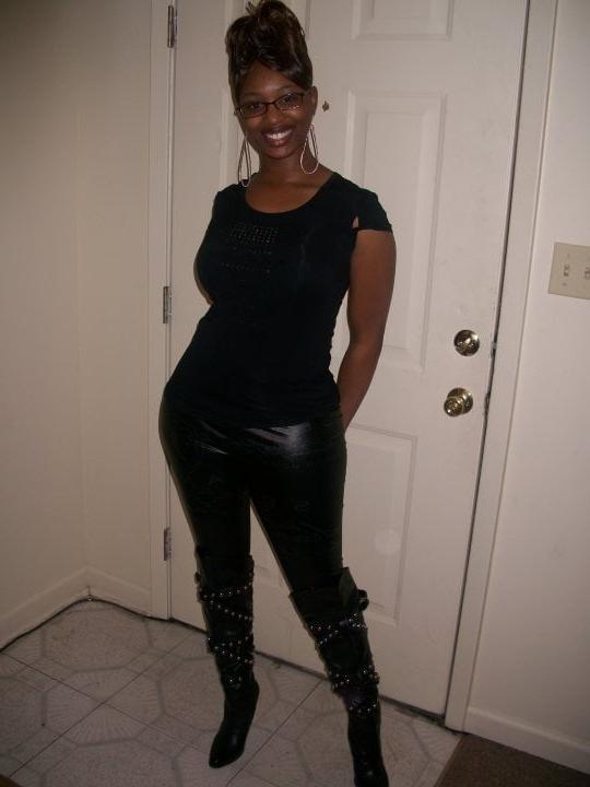 25P Ebony Goddess wearing Boots no.3