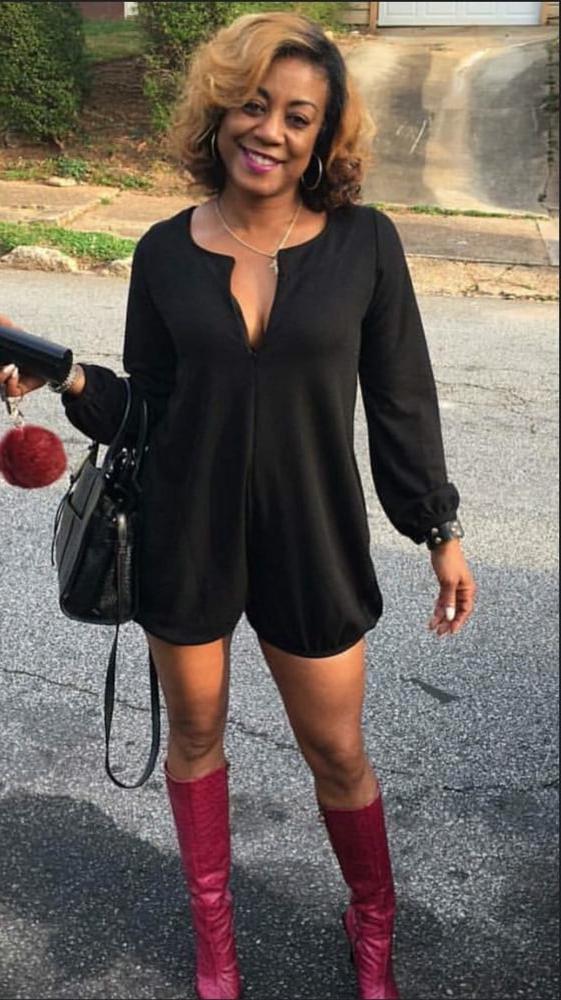25P Ebony Goddess wearing Boots no.3