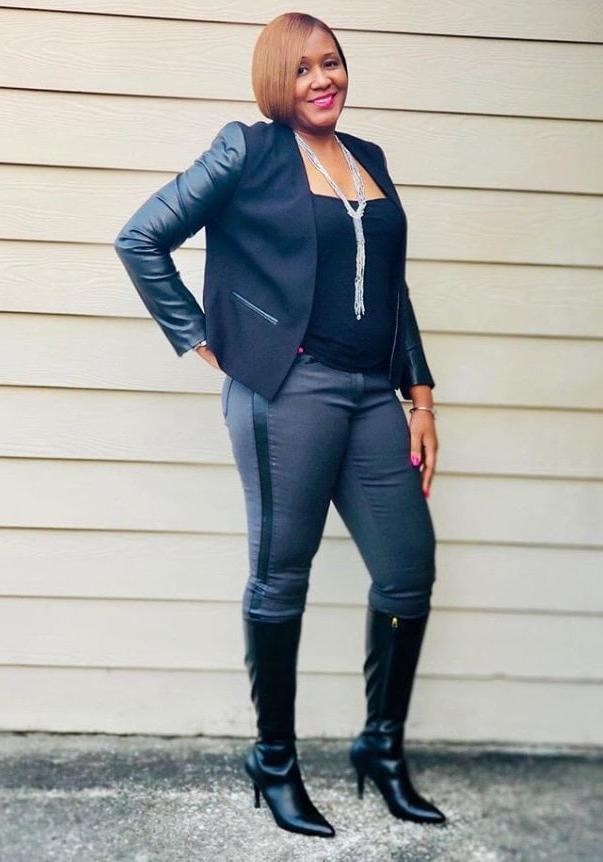 25P Ebony Goddess wearing Boots no.3