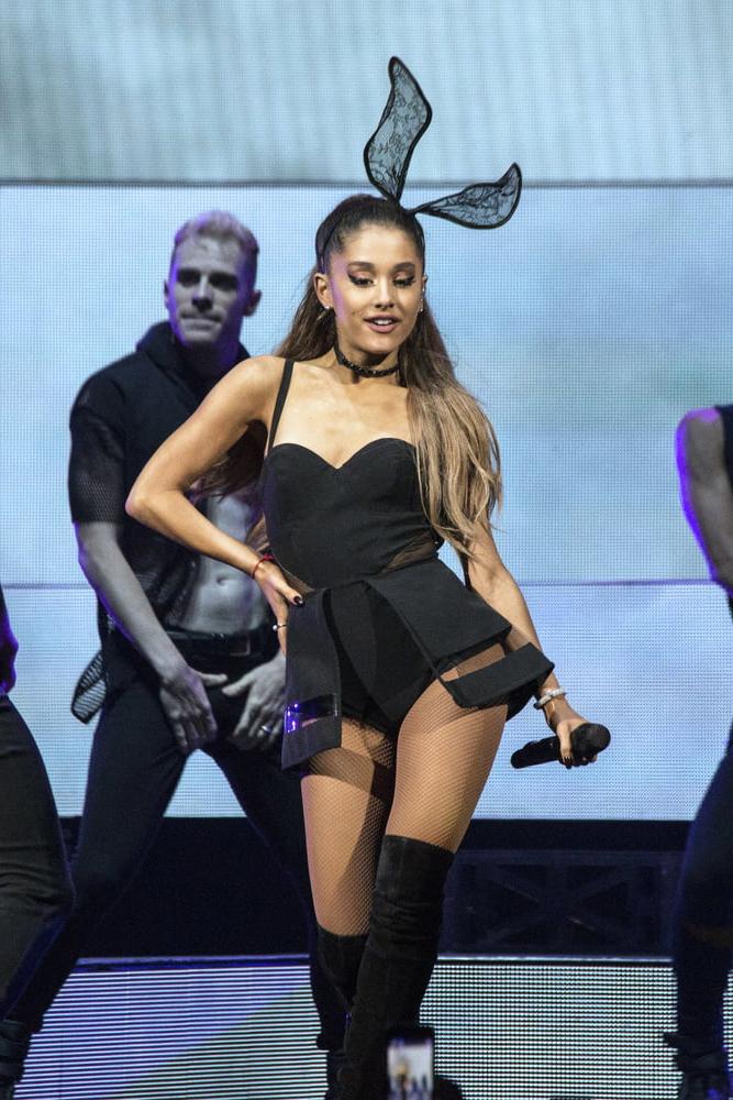 25P Ariana Grande with Boots Vol 07