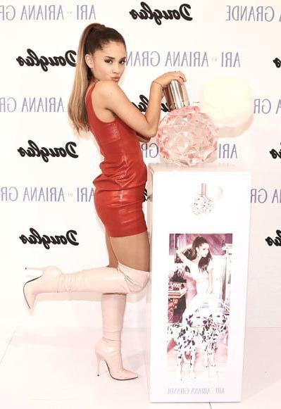 25P Ariana Grande with Boots Vol 07