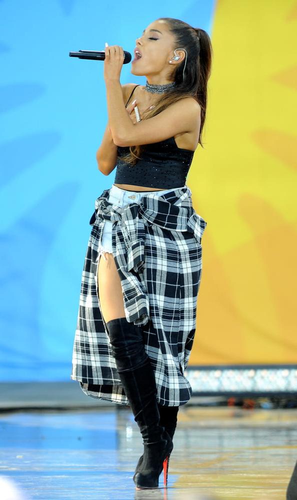 25P Ariana Grande with Boots Vol 02