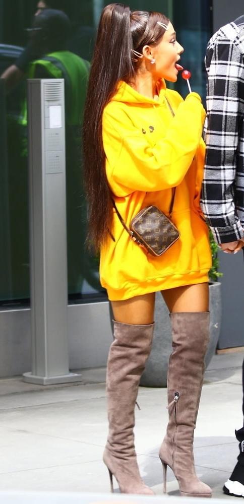25P Ariana Grande with Boots Vol 02