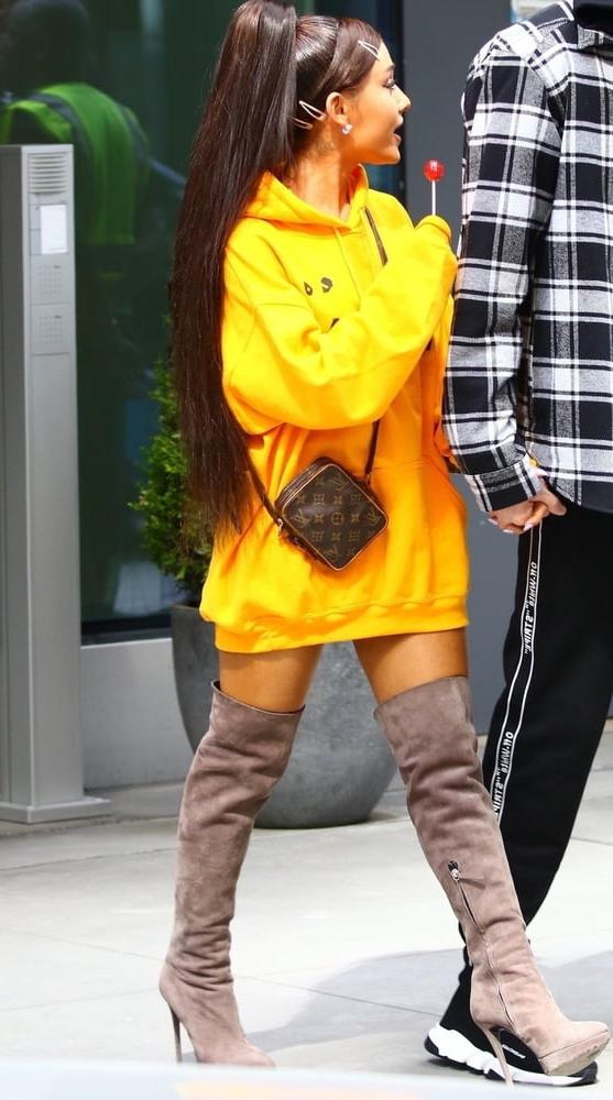 25P Ariana Grande with Boots Vol 02