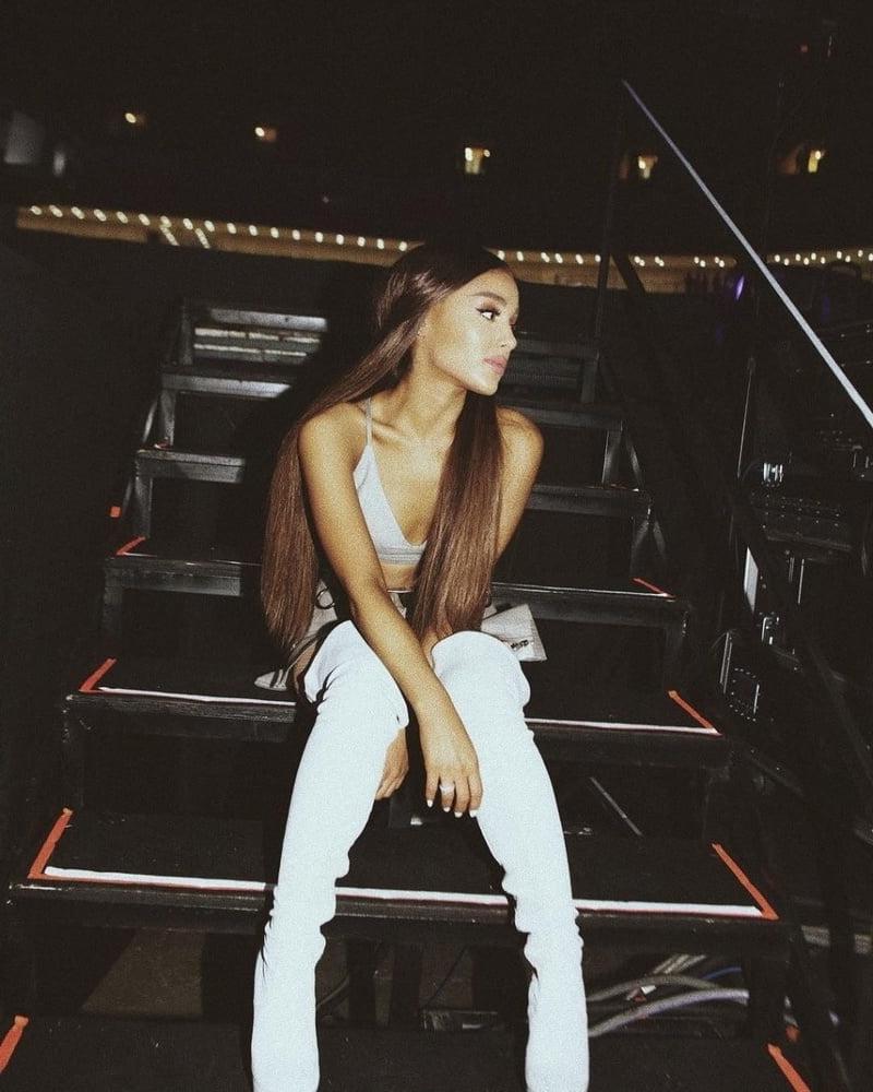25P Ariana Grande with Boots Vol 03
