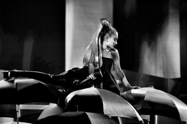 25P Ariana Grande with Boots Vol 03