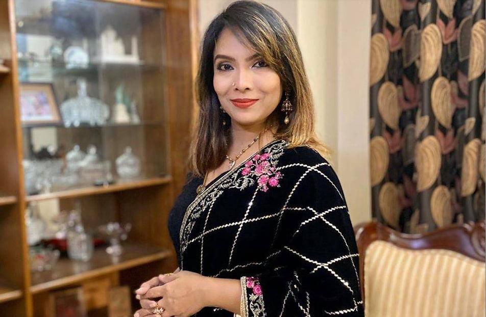 25P Hot Indian bhabhi