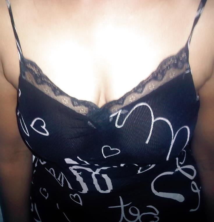 10P Indian mature wife showing boobs 4