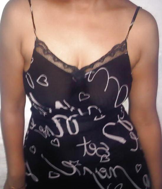 10P Indian mature wife showing boobs 4