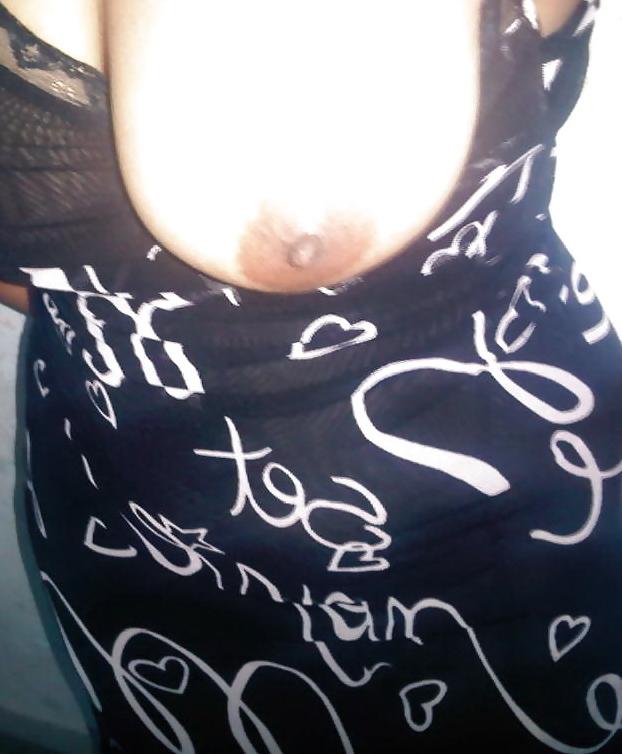 10P Indian mature wife showing boobs 4