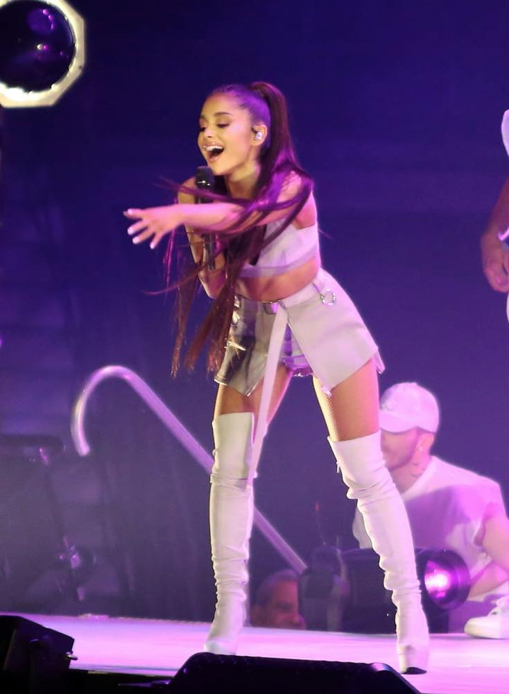 25P Ariana Grande with Boots Vol 06