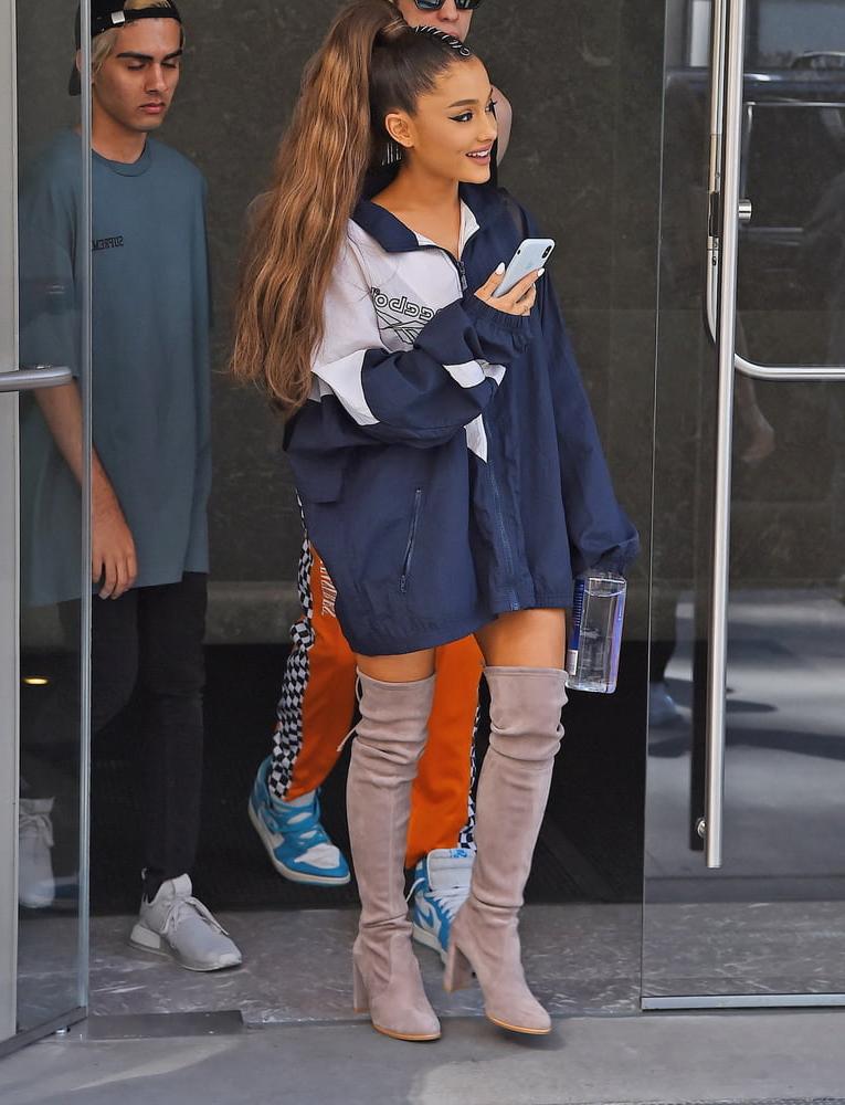 25P Ariana Grande with Boots Vol 05