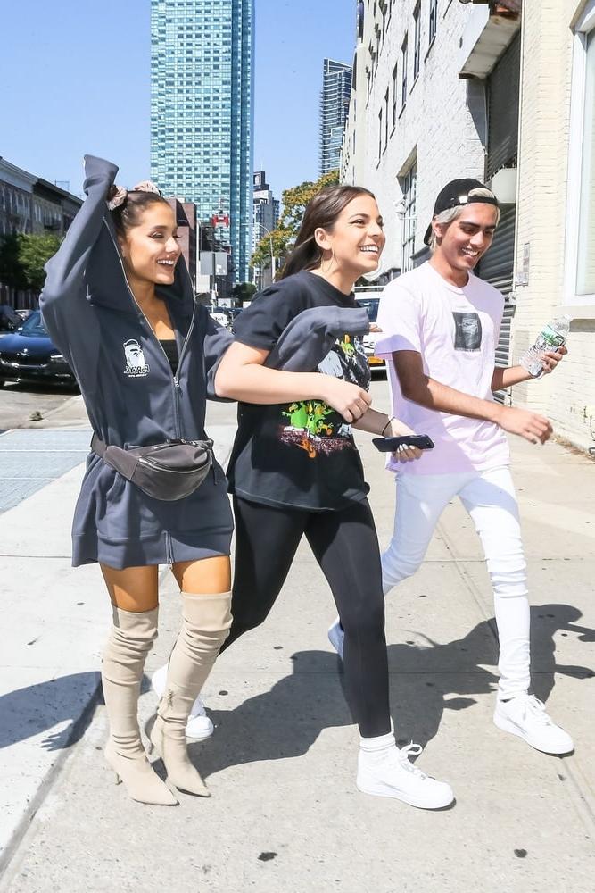 25P Ariana Grande with Boots Vol 05