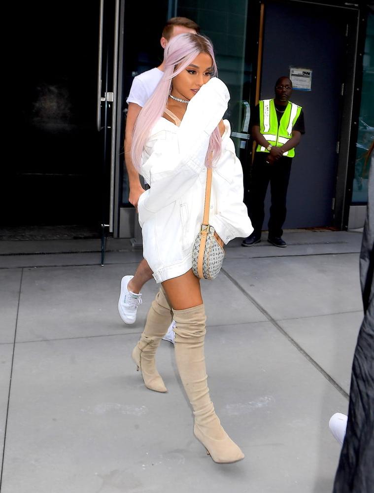 25P Ariana Grande with Boots Vol 05