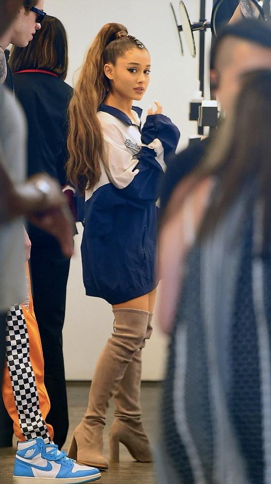25P Ariana Grande with Boots Vol 05