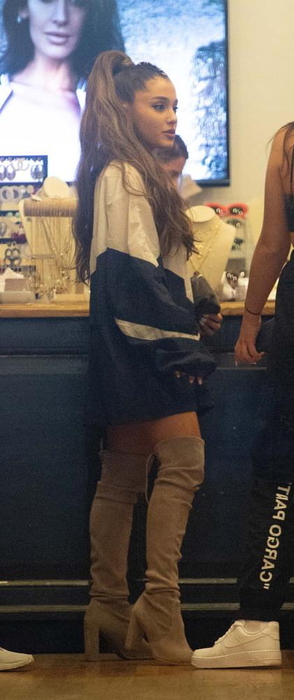 25P Ariana Grande with Boots Vol 05