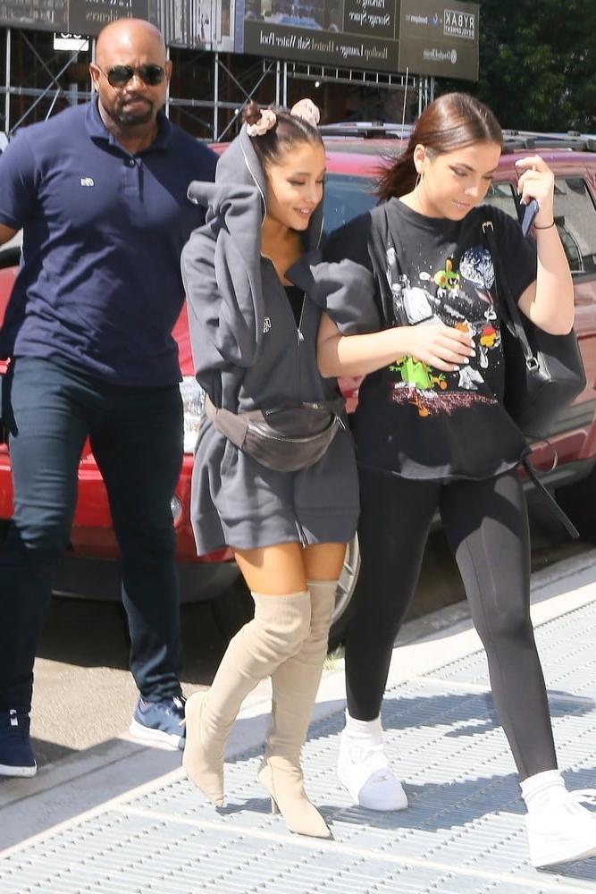 25P Ariana Grande with Boots Vol 05