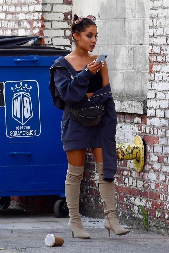 25P Ariana Grande with Boots Vol 01