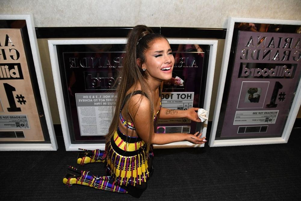 25P Ariana Grande with Boots Vol 01
