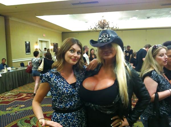 25P Big Tit Bimbo MILF
