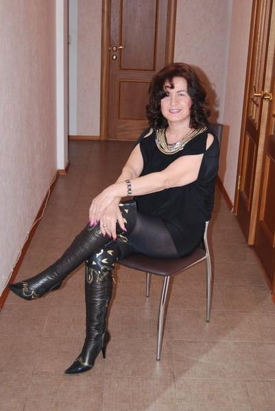 25P Milfs &amp; Gilfs wearing Boots no.1