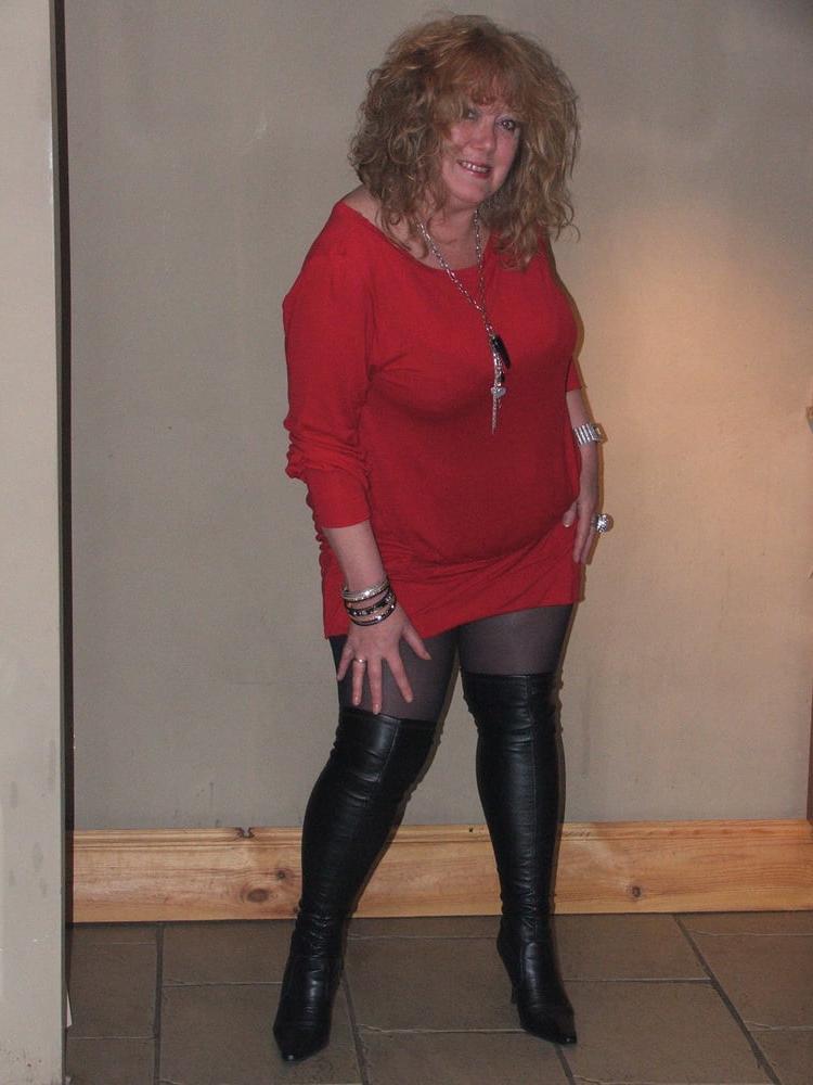 25P Milfs &amp; Gilfs wearing Boots no.1