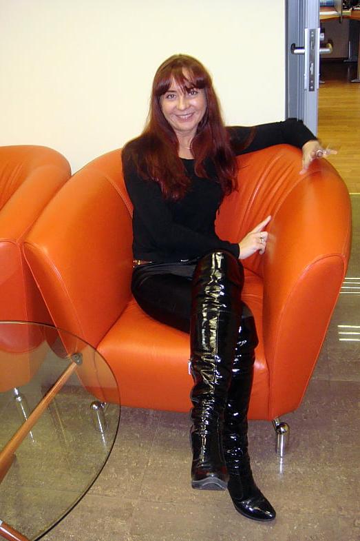 25P Milfs &amp; Gilfs wearing Boots no.1