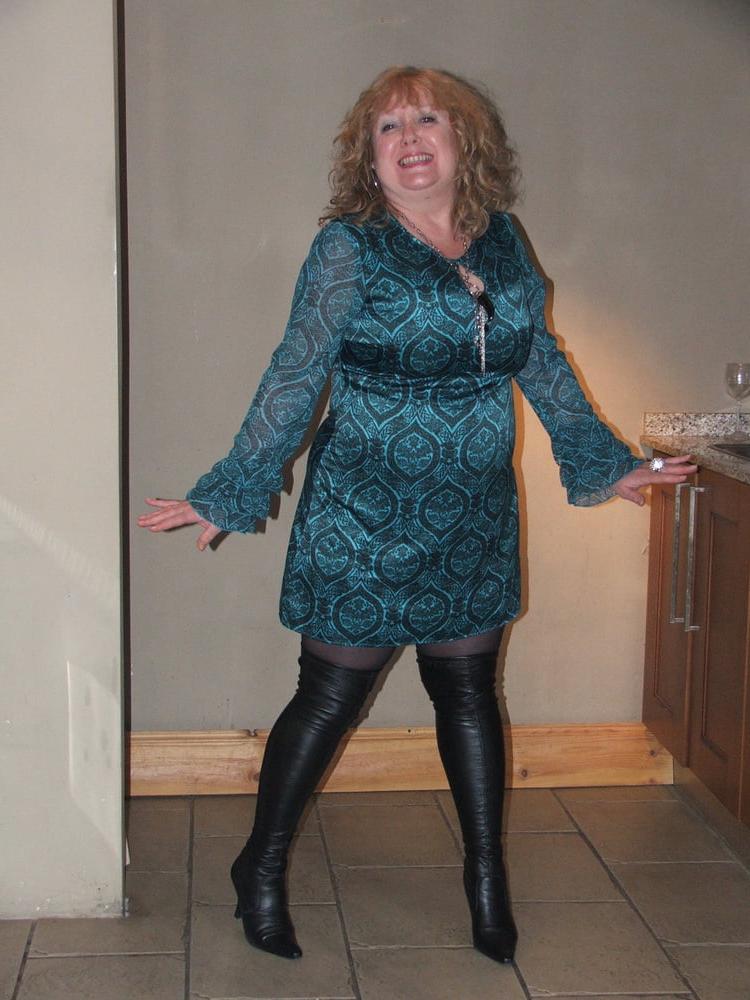 25P Milfs &amp; Gilfs wearing Boots no.1